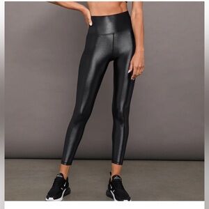 Like new Carbon38 Black Takara shine Leggings size small S